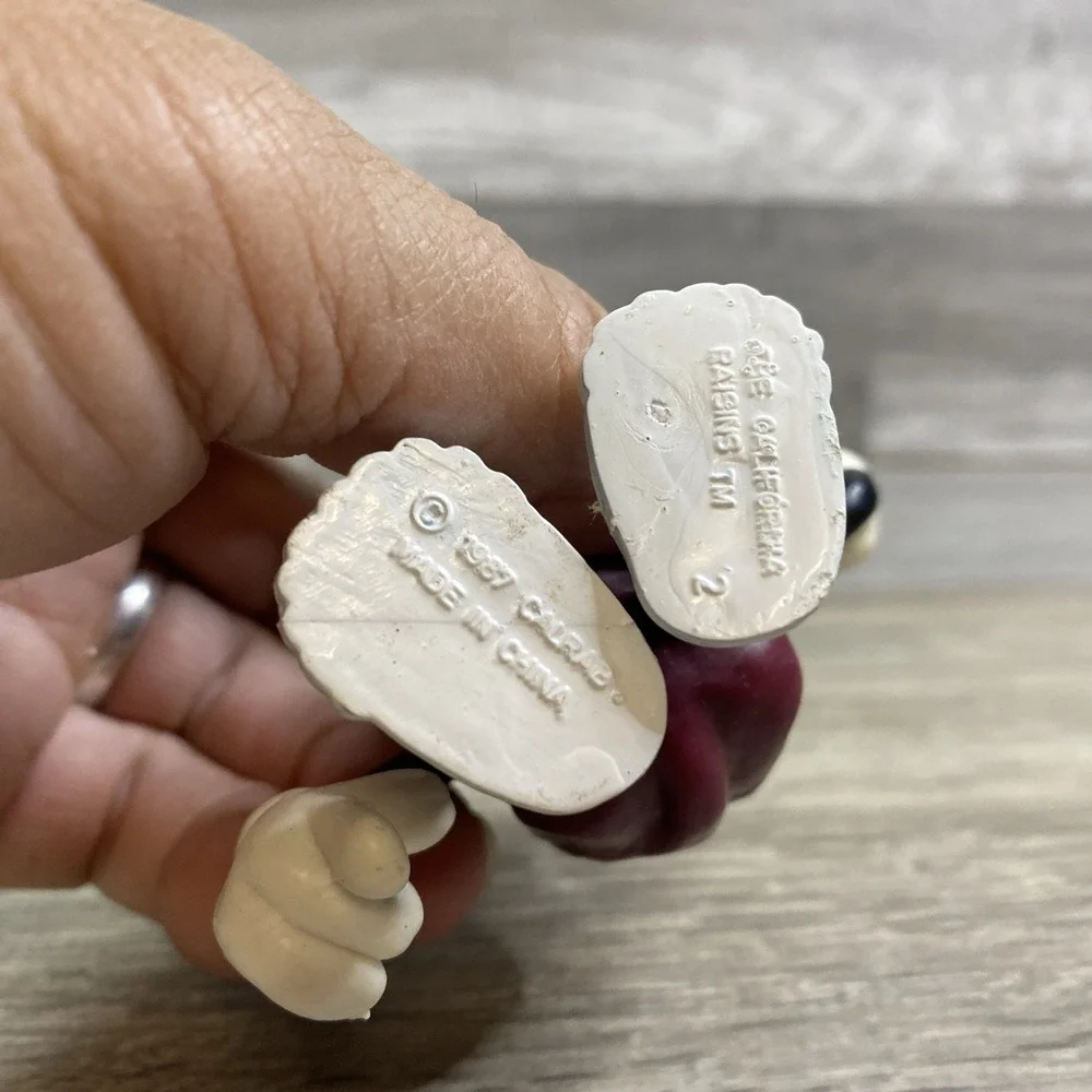 California Raisins PVC Figure Finger Pointing Up Raisin Vintage